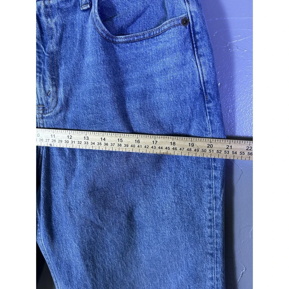 A&F High Rise 90's Relaxed Size 30 Med. Blue Color Cowboy Boot Embroidery